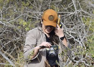 Imagen de investigadora realizando un inventario forestal en el Gran Chaco. 