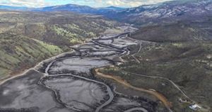Aerial view of a meandering river at the Klamath Dam location.