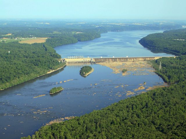 Upstream view of the Conowingo Dam on the Susquehanna River.