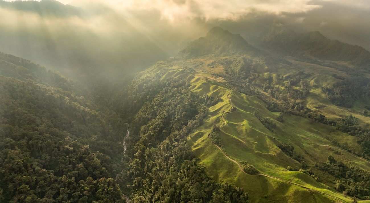 Vista del río Chinchiná, Manizales, Colombia.