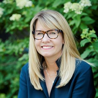 Headshot of Jennifer Morris.