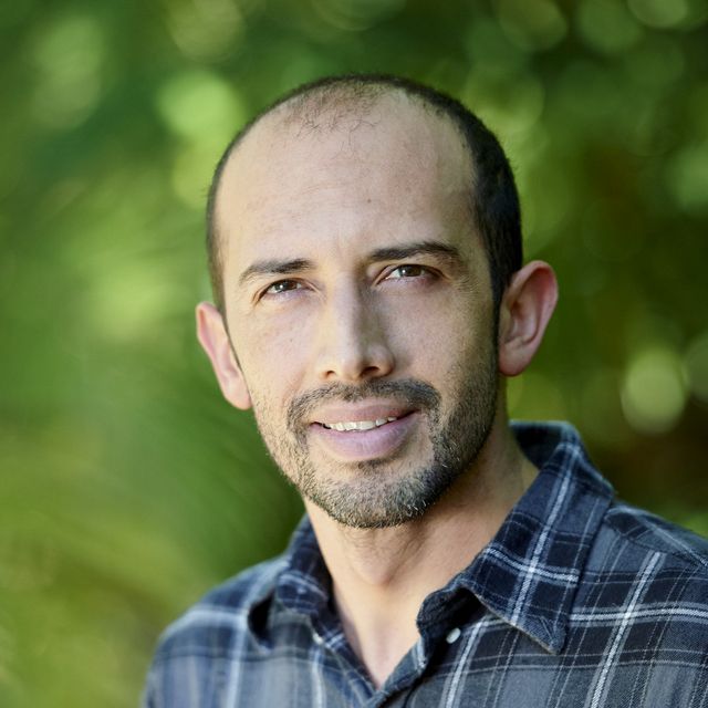 Headshot of Jorge G. Álvarez-Romero .