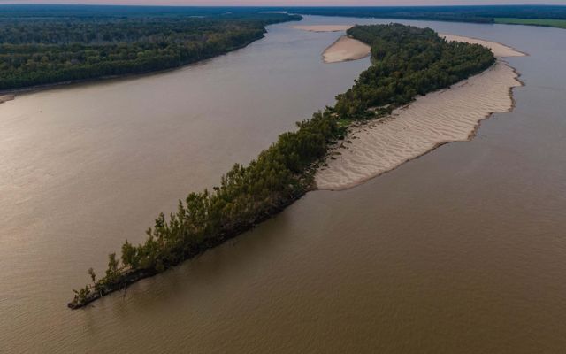 An aerial view of the Mississippi River and a sandy island in the middle.