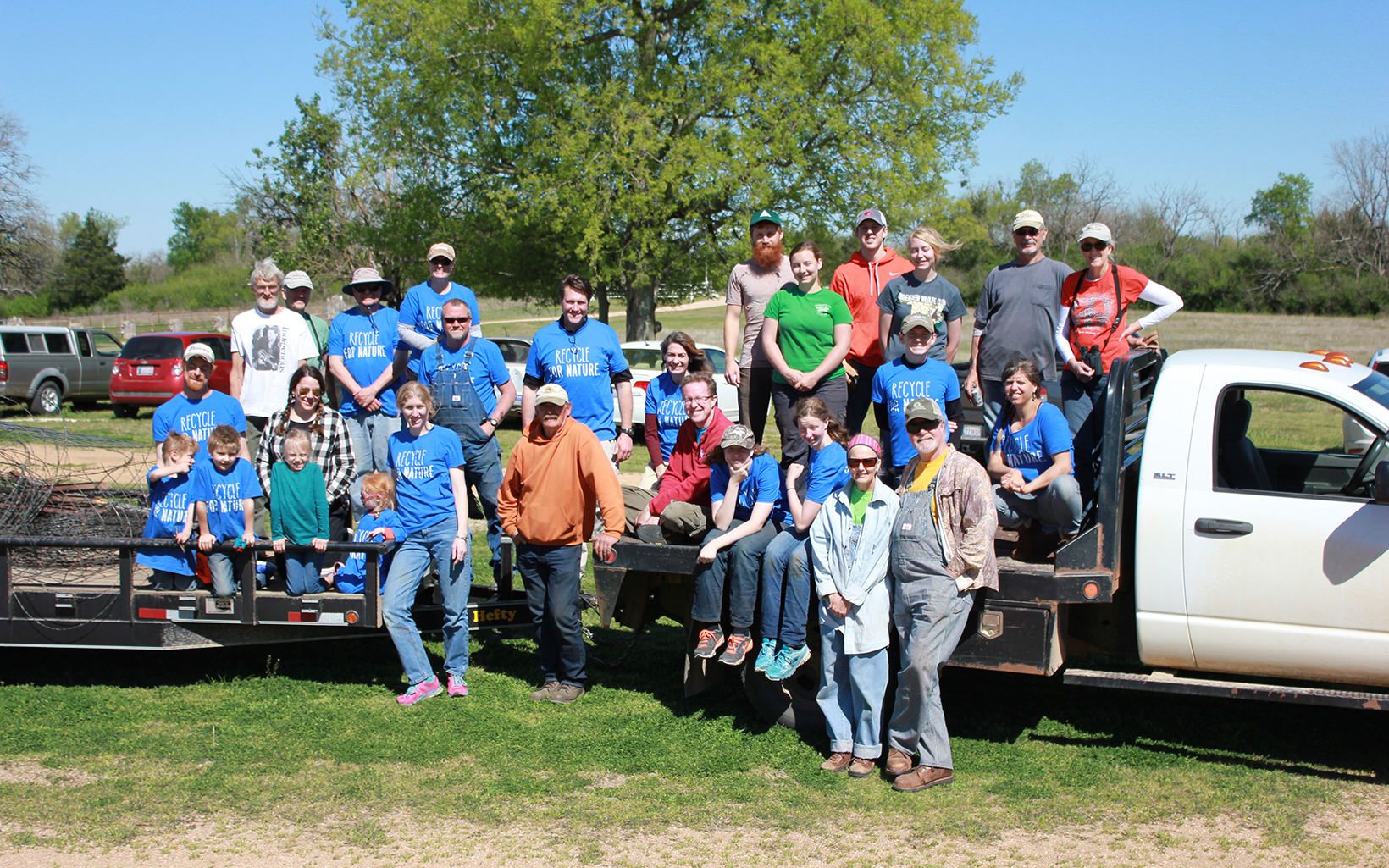 Volunteers at April 2 Blue River clean up Volunteers at April 2, 2016 Blue River Volunteer Workday © By Amy Fernandez
