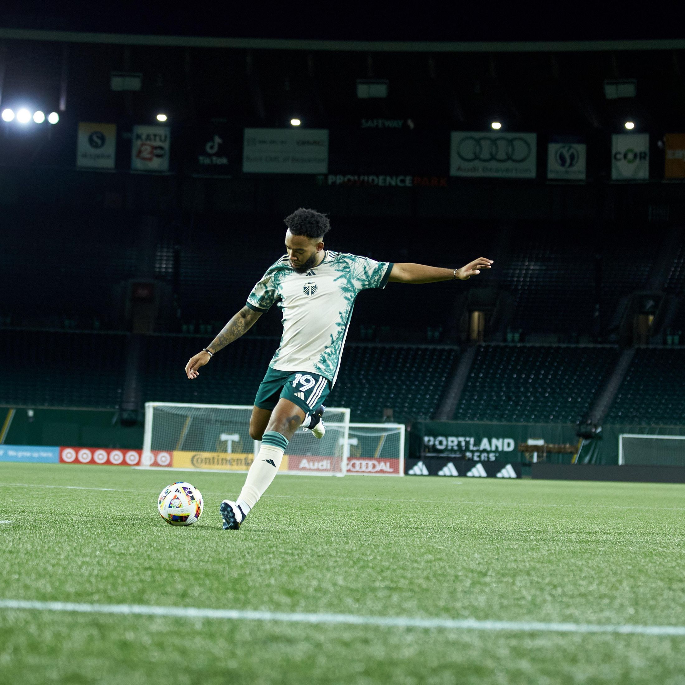  Eryk Williamson of the Portland Timbers going in for a free kick.