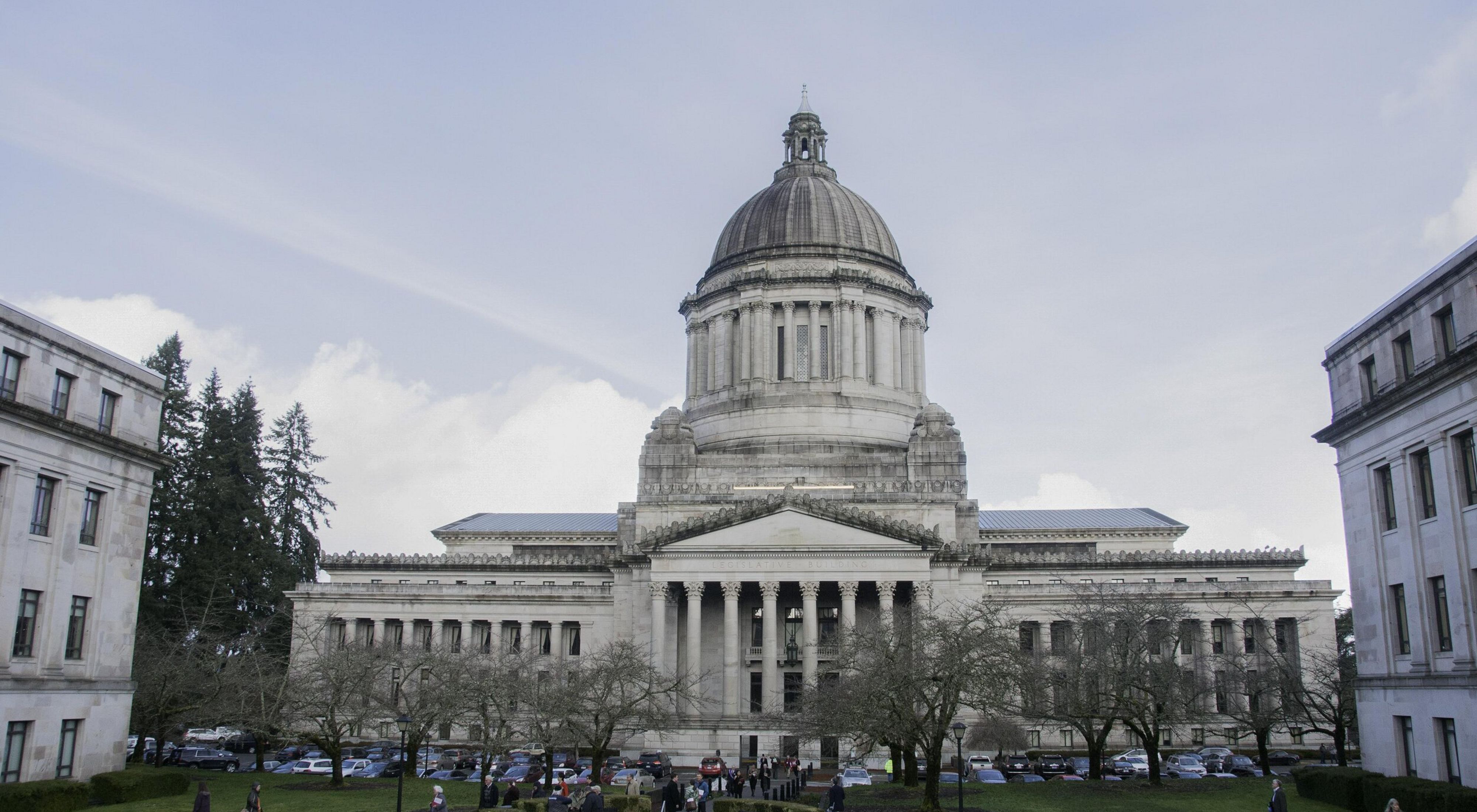 View of the Washington State Capitol building and the lawn in front of it.
