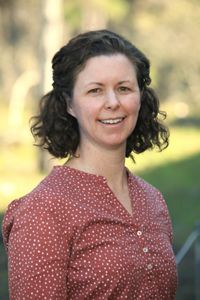 Lesley Atwood headshot.