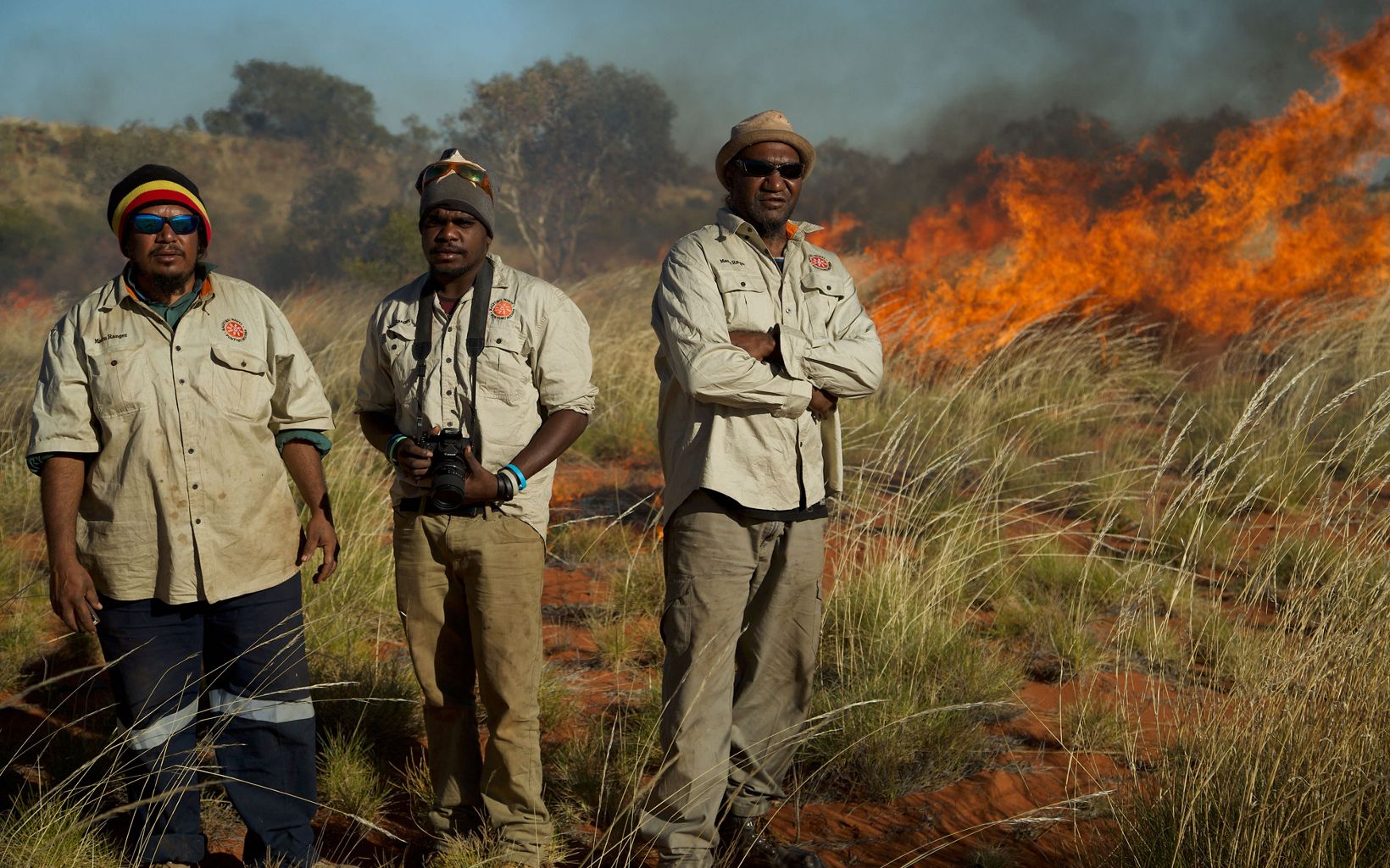 Martu rangers burning spinifex country in the Western Desert during the cool season  © Dave Wells