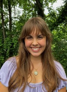 Bella Ravella headshot.