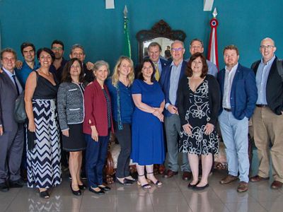 Parte da equipe da TNC Brasil, América Latina e Global, junto com Andrew Miccolis do ICRAF, no salão de estado do Governo do Pará.
