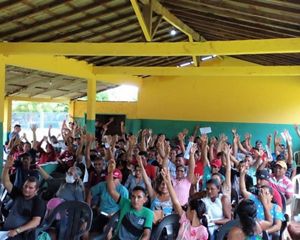 Pescadores em evento para a criação do acordo de pesca