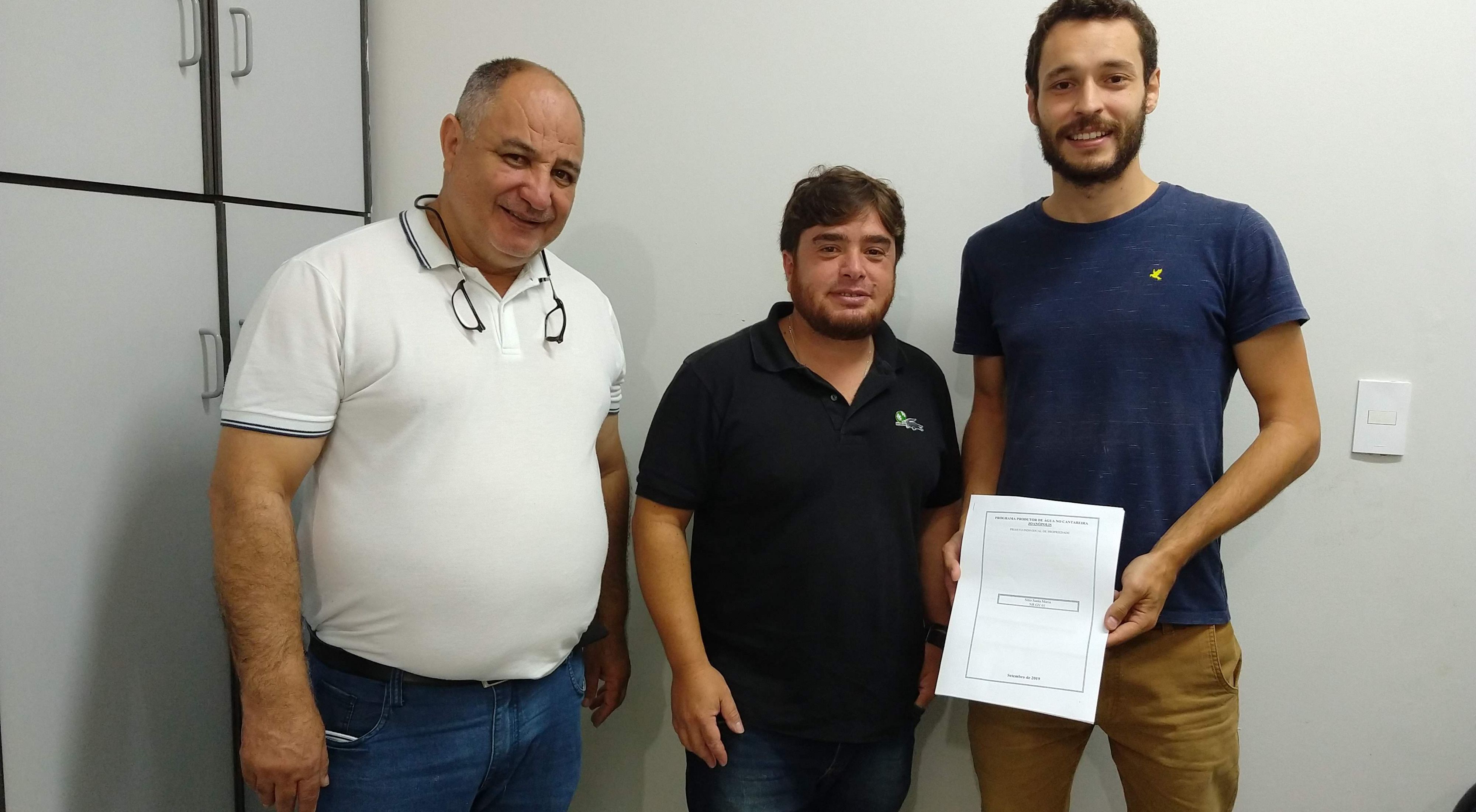 Henrique Bracale, da TNC, na reunião de entrega dos Projetos Individuais de Propriedades de Joanópolis-SP.