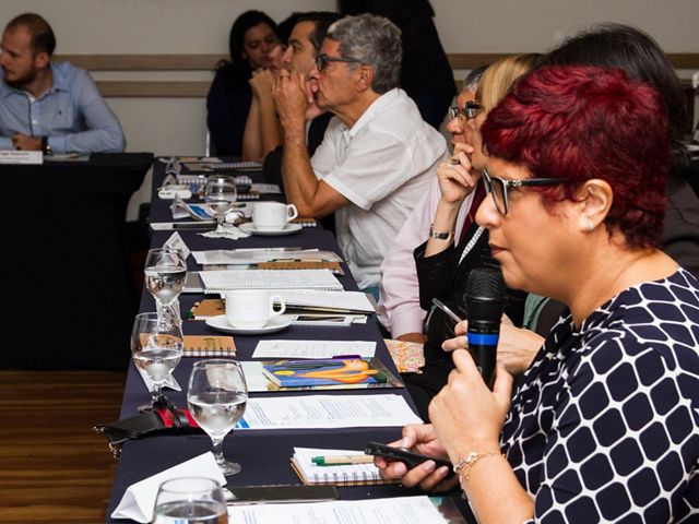 Karen Oliveira, Gerente de Políticas Públicas da TNC Brasil, palestrando no evento Diálogos Tapajós, em Belém, em 2018.
