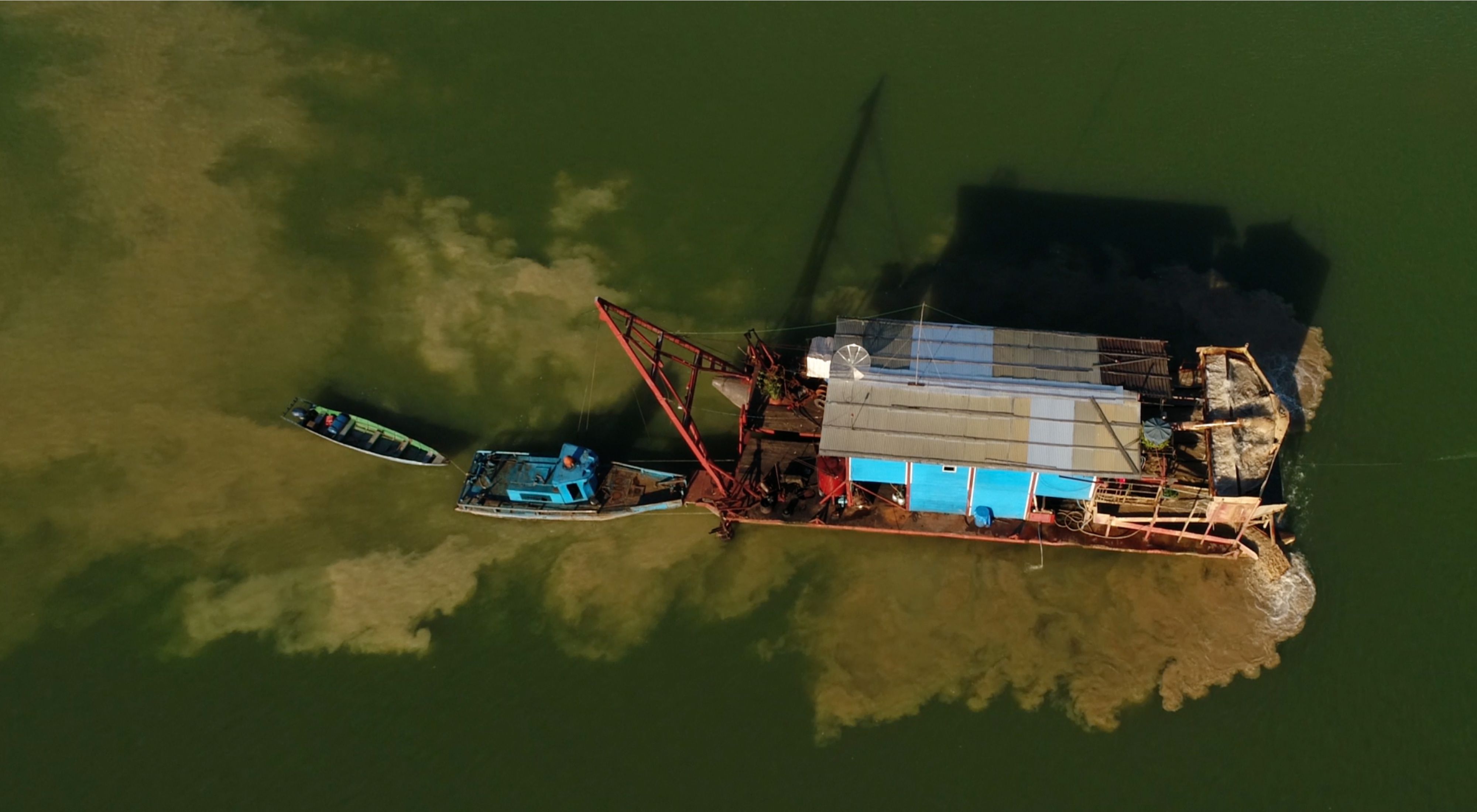 Vista aérea de mineração no Rio Tapajós.