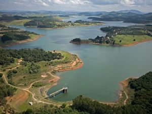 Vista aérea da represa do Jaguari, em Joanópolis-SP.