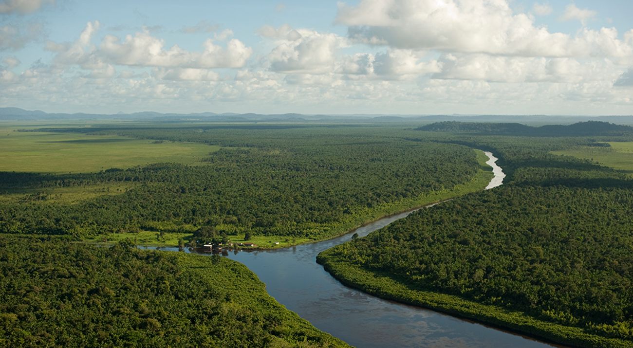 Vista aérea de Oiapoque, região indígena da Amazônia.