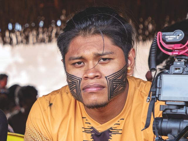 Cristian Wariu, youtuber que produz conteúdo focado em combater o preconceito e mostrar a diversidade dos povos indígenas