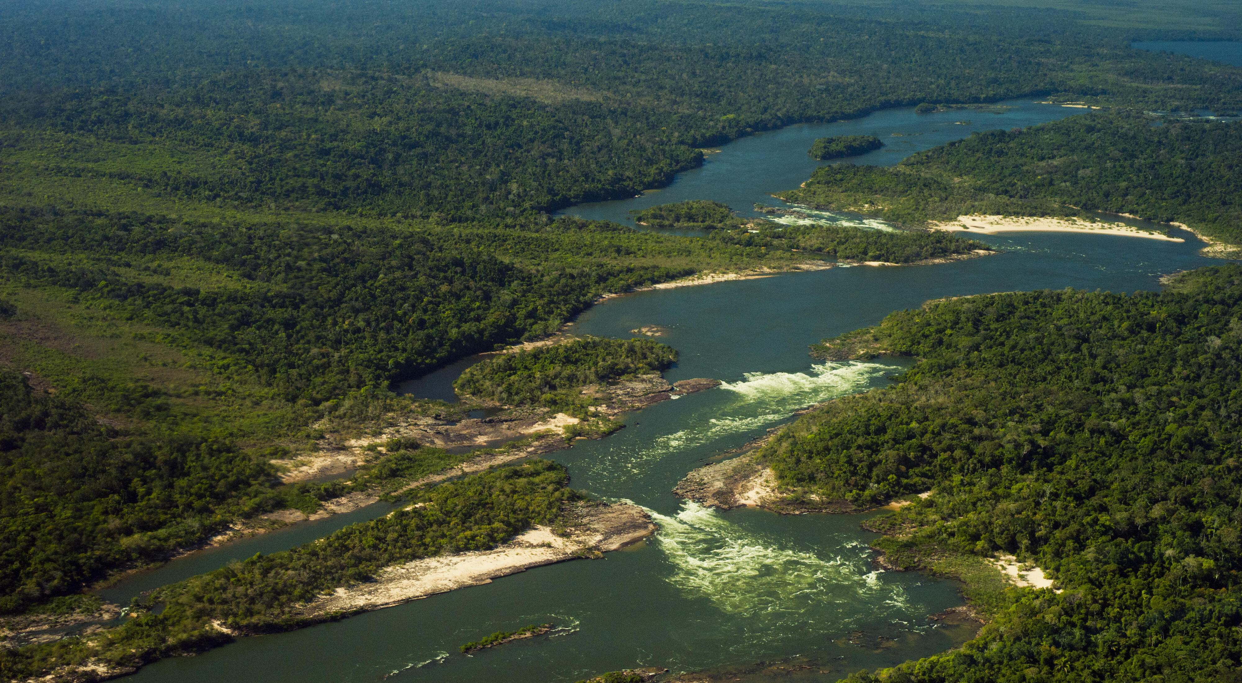 Imagem aérea do Rio Juruena, próximo das fronteiras entre Pará, Mato Grosso e Amazonas.