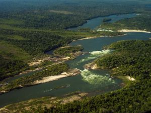 Vista aérea do Rio Juruena, próximo a divida entre Pará, Mato Grosso e Amazonas.
