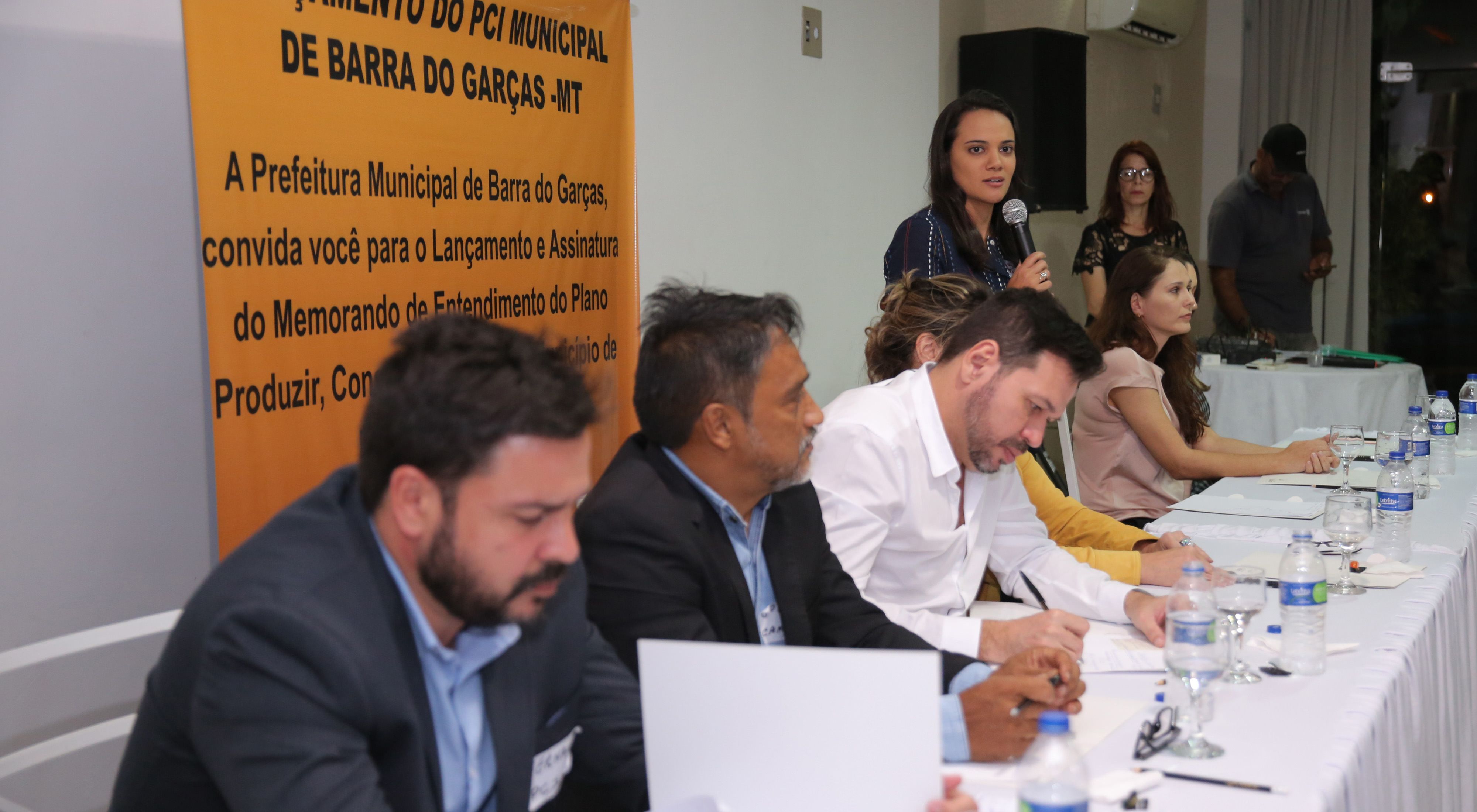 Julia Mangueira, Coordenadora regional da TNC no Mato Grosso, fala durante evento de assinatura do PCI de Barra do Garças-MT.