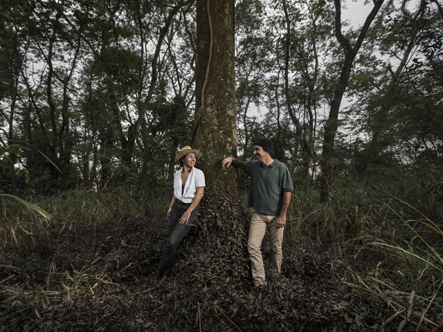 Keila Silva, agrônoma, deixou de trabalhar com integração lavoura-pecuária para se dedicar a restauração florestal com seu parceiro, Patrick Assumpção, produtor rural.