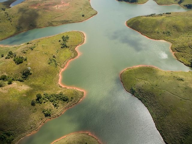 Imagem aérea da Represa do Jaguari, parte do Sistema Cantareira, em Joanópolis-SP.
