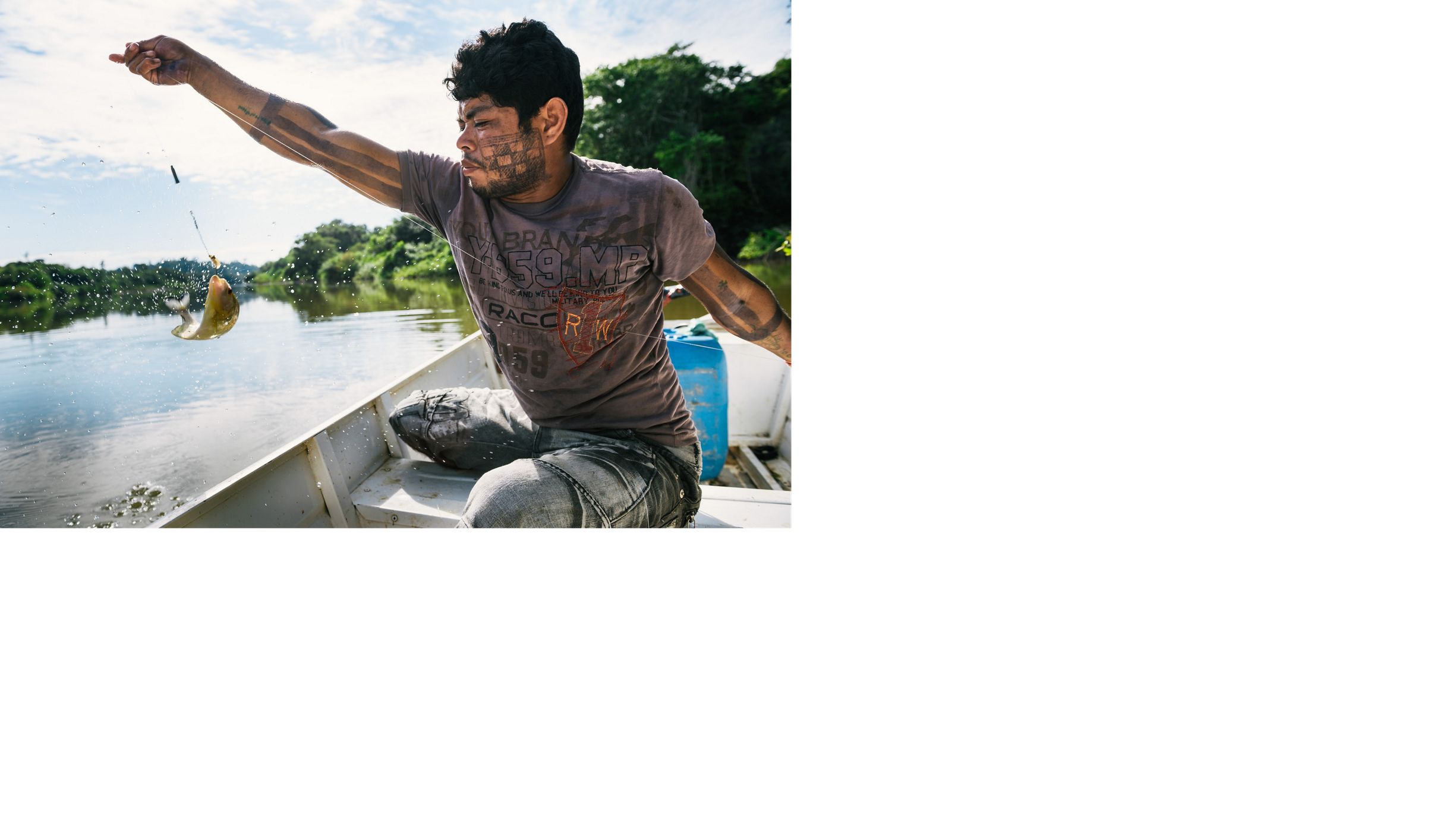 Tekakro Xikrin pescando no Rio Bacajá, próximo a Aldeia Pot-Kro, na Terra Indígena Trincheira-Bacajá.