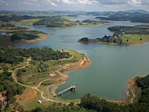 Vista aérea do Rio Jaguari, que faz parte do sistema Cantareira em Salesópolis - SP