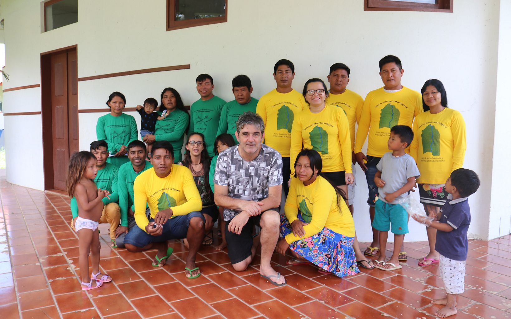 Eduardo Barnes e Luciana Lima, da TNC Brasil, junto com os os representantes dos povos indígenas Parakanã e Xikrin na SEMEX 2019, em Altamira-PA.