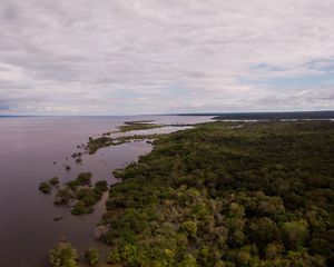 Vista aérea da margem do Rio Tapajós, no Oeste do Pará.