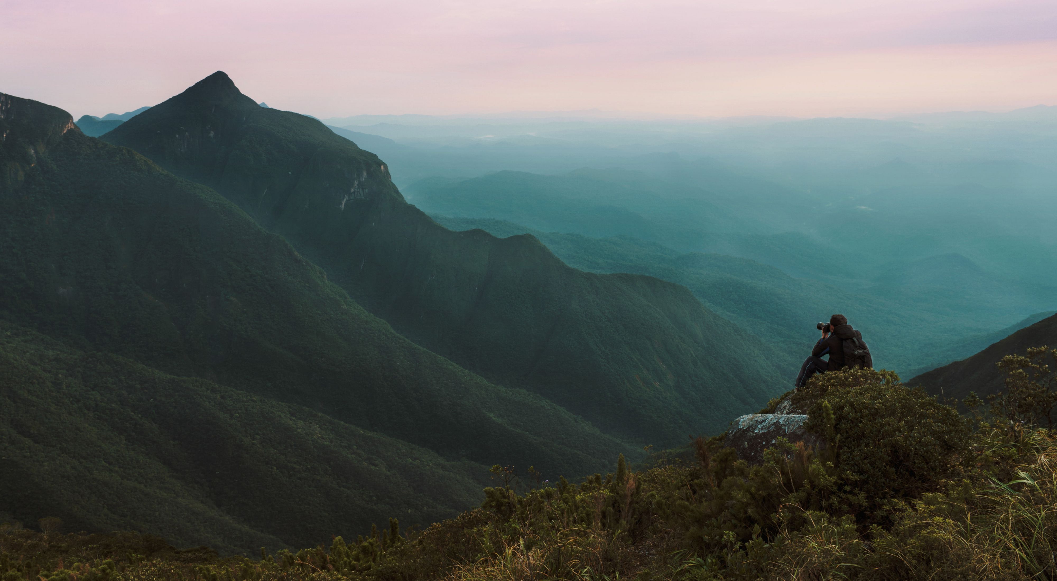 Fotógrafo no Pico do Paraná, a montanha mais alta do Sul do Brasil, com 1.877m.