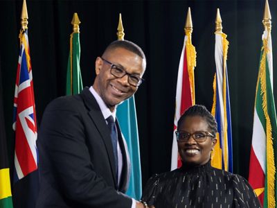 Two people pose at for a picture at an award ceremony.