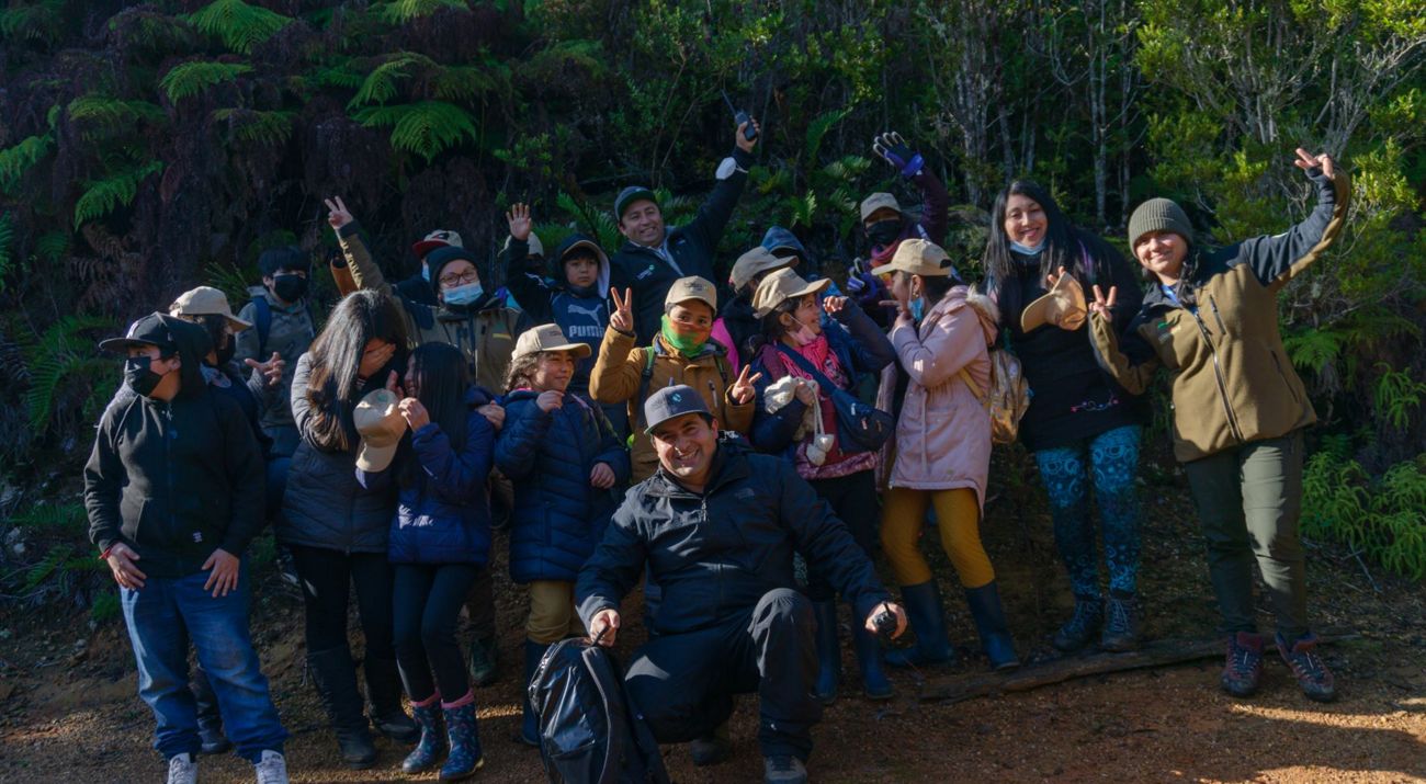 Visita escuelas Chaihuin y Huape a sendero Los Alerces en Reserva Costera Valdiviana