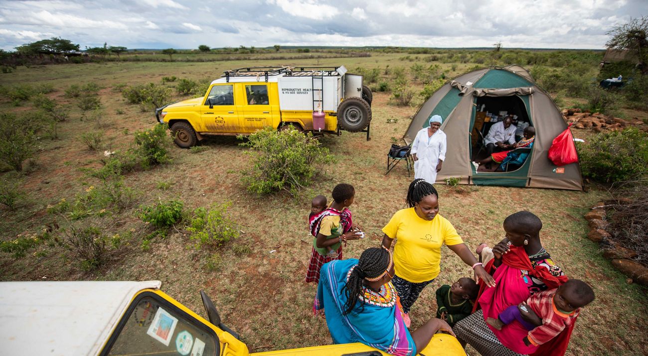 Women around a yellow clinic car