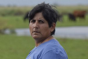 Chavela Escobedo es una pequeña productora ganadera líder de su comunidad, Fortín Charrúa, en Santa Fe, Argentina.