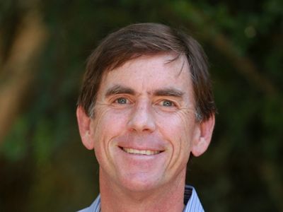 Dan is a retired investor and high school economics teacher and is passionate about protecting coral reefs.