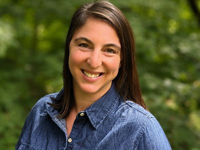Dana Geller headshot.