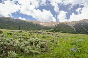  View of a basin with a view of mountains and the sky in the background.
