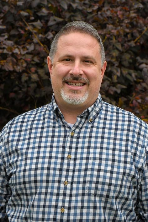 A headshot of Johnathan Niles.