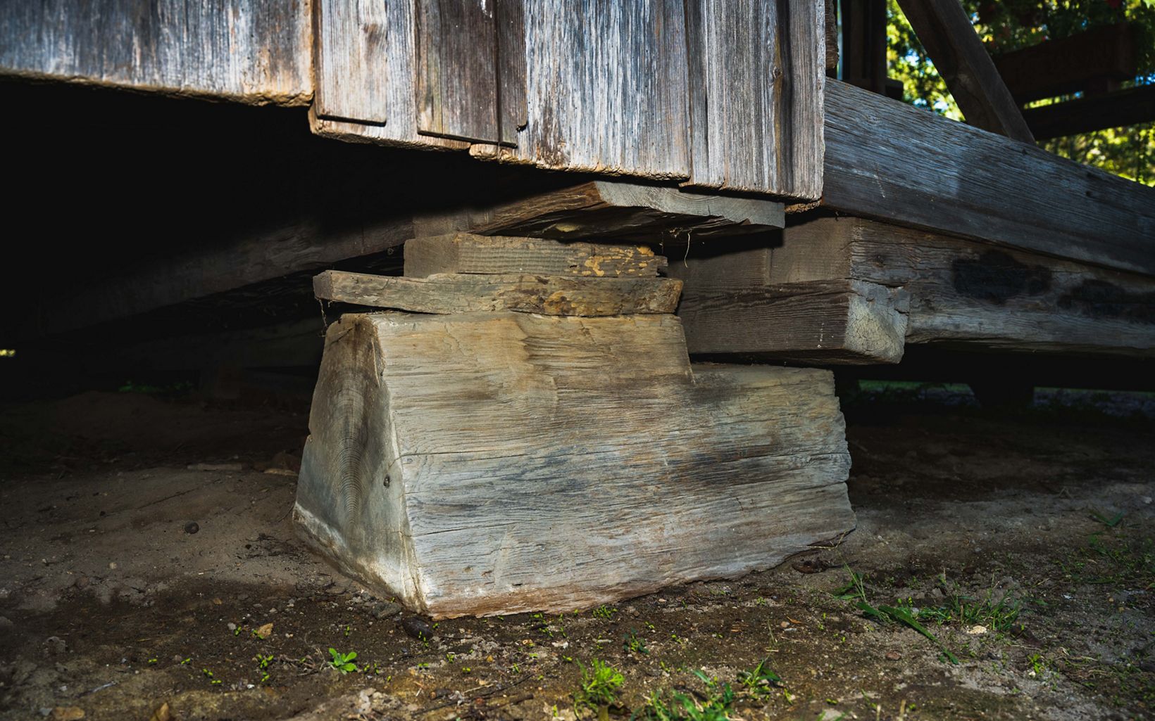 
                
                  Foundation A large, dense piece of fat lightered longleaf pine supports Jesse Wimberley's cabin at Lighterwood Farm, placed there by his great grandfather in 1870.
                  © Andrew Kornylak
                
              