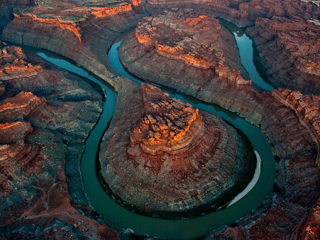 A loop of the Colorado River from the air