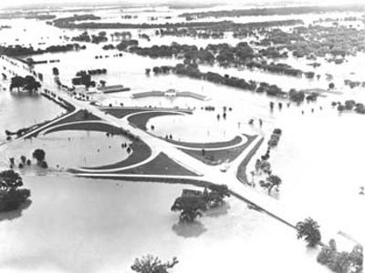 Black and white aerial view of the intersection of US highways 24 & 75 covered in water in 1951.