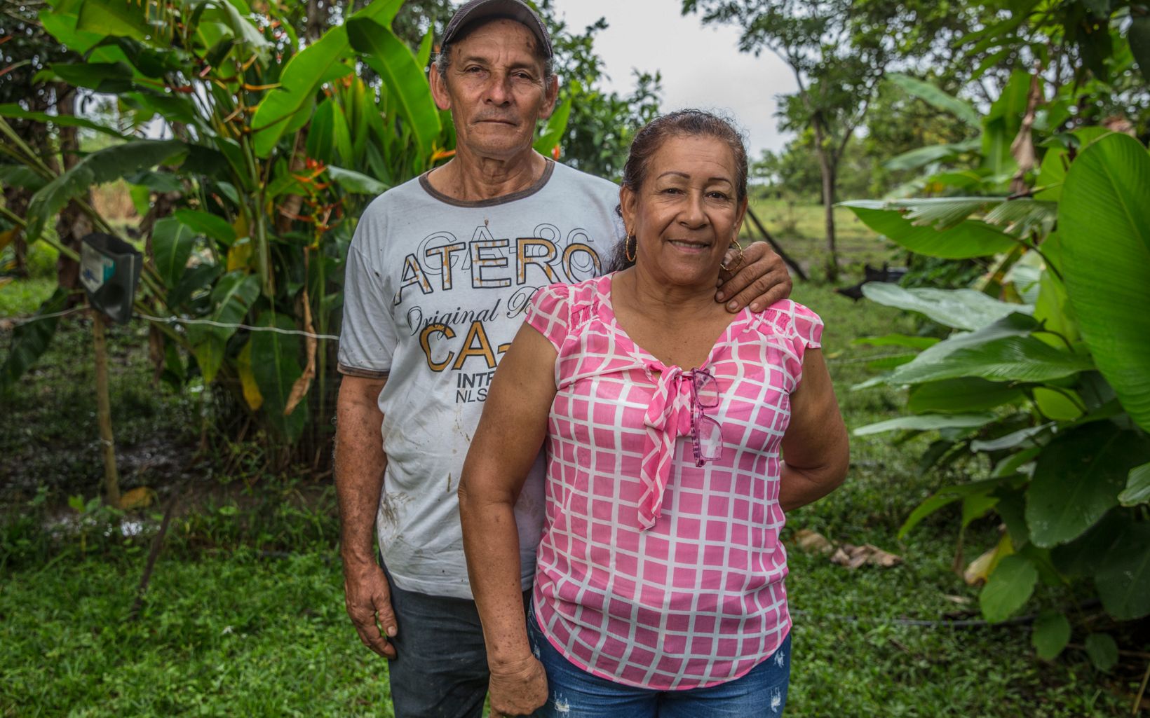 Familias colombianas Más de 4000 familias beneficiadas por la asistencia técnica del proyecto GCS son como la de Edilson y Rosalba, para quienes la naturaleza tiene un nuevo valor. © TNC Colombia