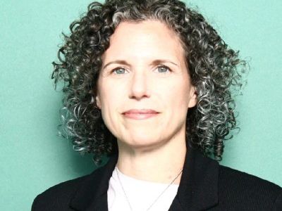 Liz Freirich headshot.