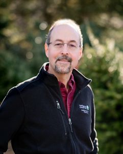 Headshot of Andy Finton. 