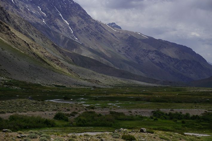 Humedales altoandinos en Cruz de Piedra, Chile Mediterráneo