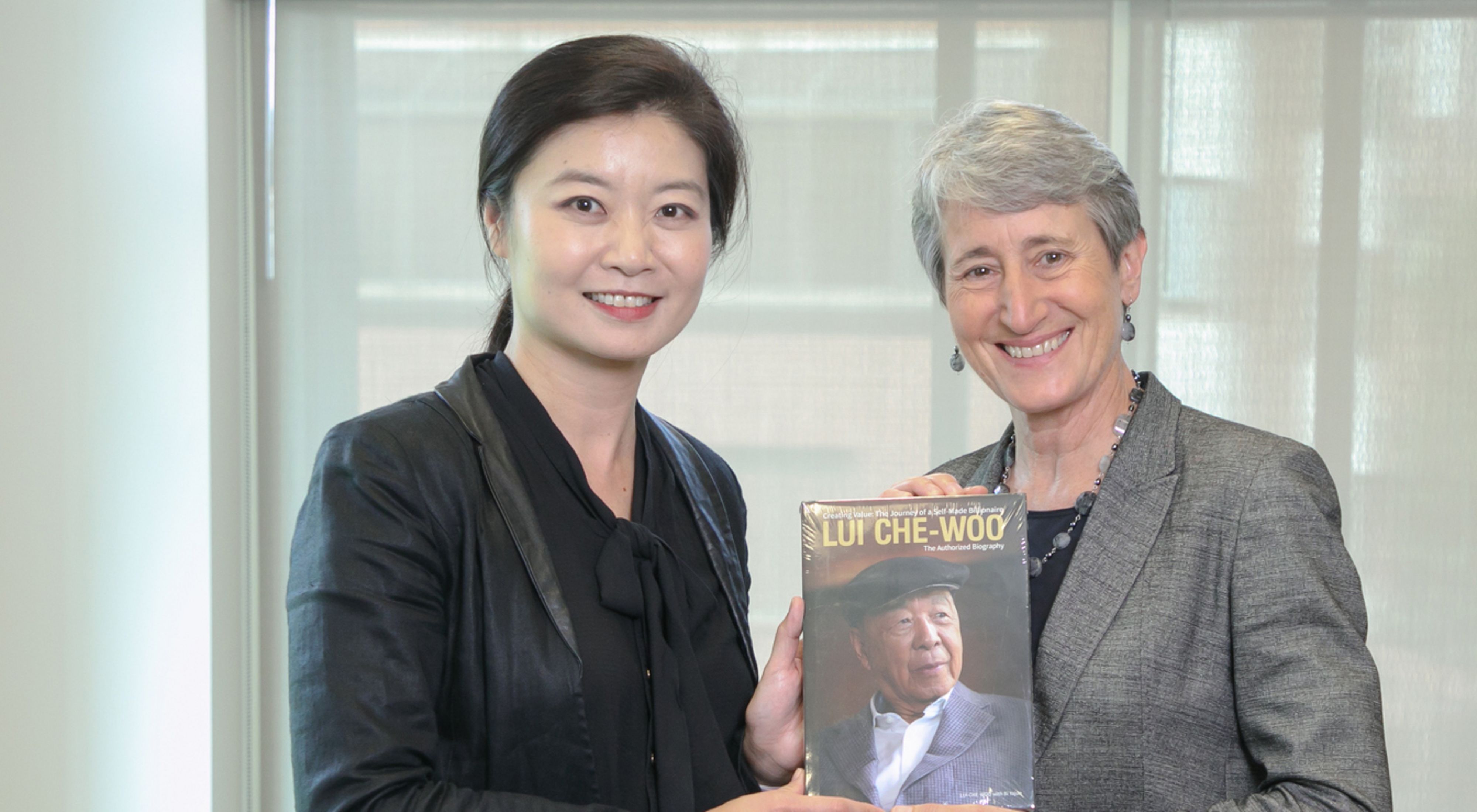 for Sustainability was awarded to TNC. LUI Che Woo Prize General Manager Yvonne Lai (left) met with TNC CEO Sally Jewell (right) at our Worldwide Office in Arlington, Virginia
