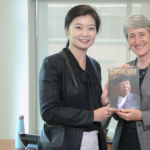 for Sustainability was awarded to TNC. LUI Che Woo Prize General Manager Yvonne Lai (left) met with TNC CEO Sally Jewell (right) at our Worldwide Office in Arlington, Virginia