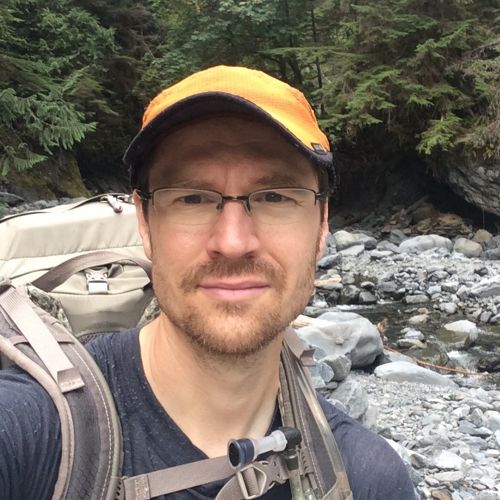 jamie robertson headshot.