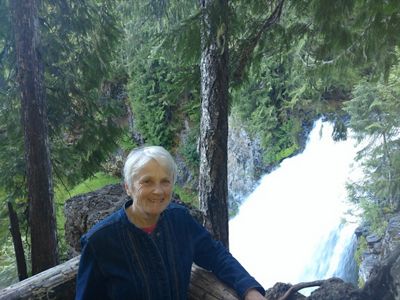 Lee Lockie in front of a waterfall in Mexico.